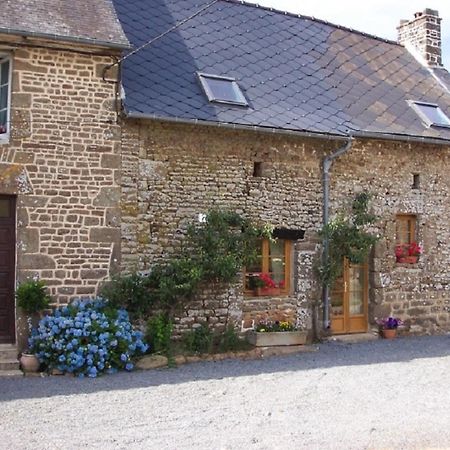 Beautiful 3-Bed Cottage in Passais-Villages Saint-Siméon Exterior foto