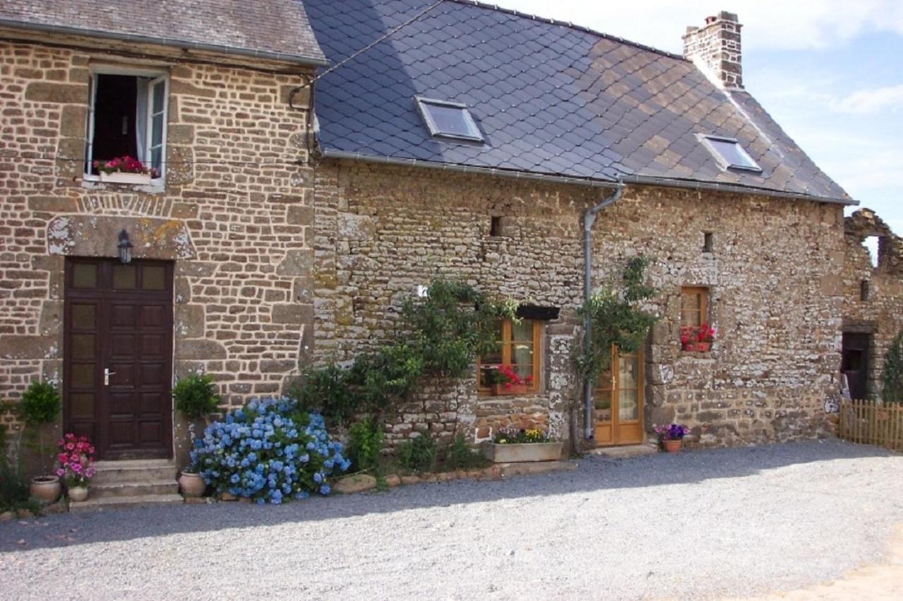Beautiful 3-Bed Cottage in Passais-Villages Saint-Siméon Exterior foto